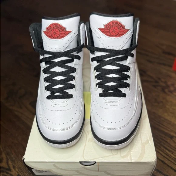 Jordan 2 OG Chicago Size 8 Men’s White and Black High-Top Sneakers - Picture 2 of 8